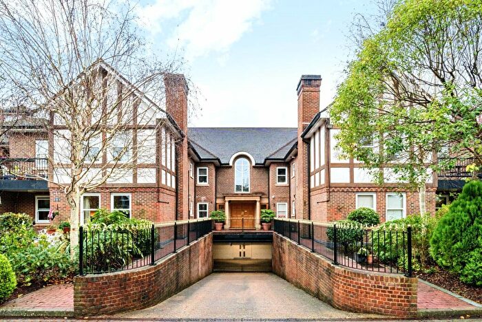 3 Bedroom Flat For Sale In Tudor Grange, Oatlands Drive, Weybridge, KT13