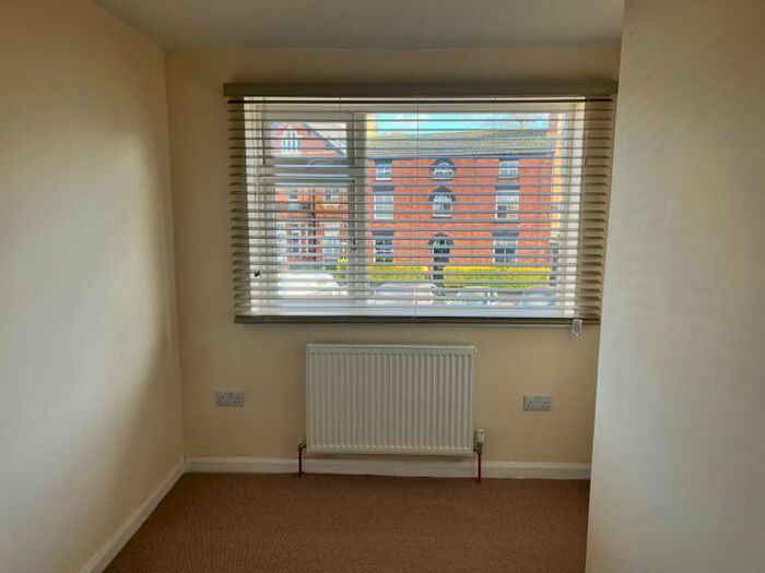 3 Bedroom Flat To Rent In Market Place, Long Buckby, Northampton, NN6