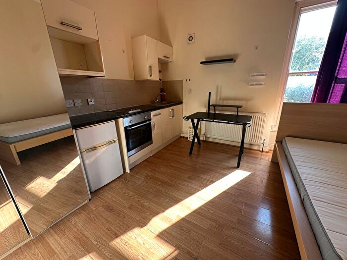 Studio To Rent In Angell Road, London, SW9