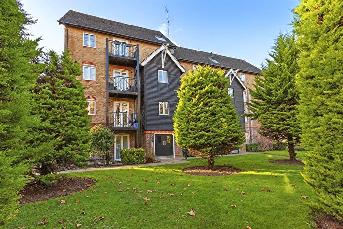 2 Bedroom Flat For Sale In Wye Gardens, Fryers Lane, High Wycombe, HP12