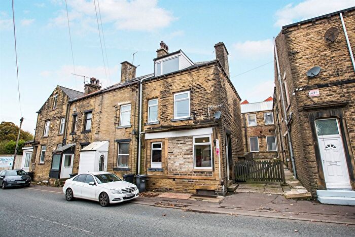 4 Bedroom End Terrace House For Sale In Shay Lane, Halifax, HX2