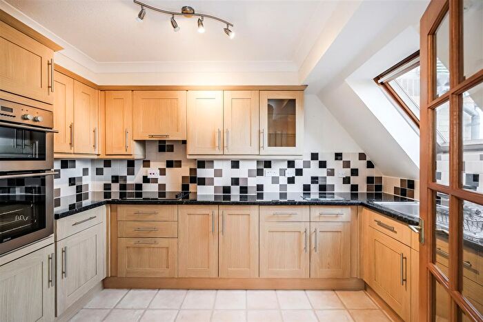 1 Bedroom Flat For Sale In Manor Court Lodge, South Woodford, E18