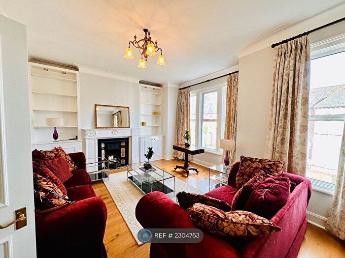 3 Bedroom Flat To Rent In Edgeley Road, London, SW4