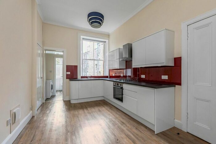 2 Bedroom Flat To Rent In /, Warrender Park Road, Edinburgh, EH9