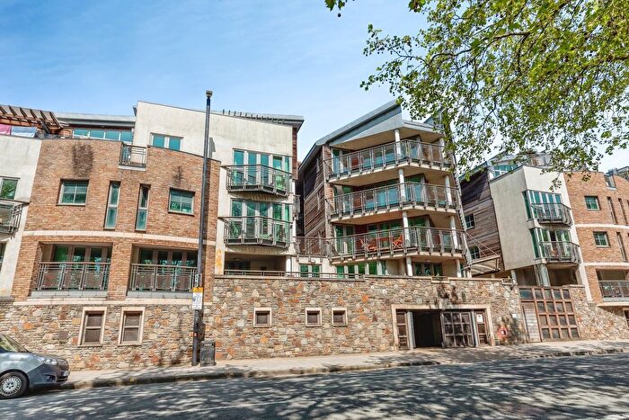 1 Bedroom Flat For Sale In Hotwell Road, Bristol, Somerset, BS8