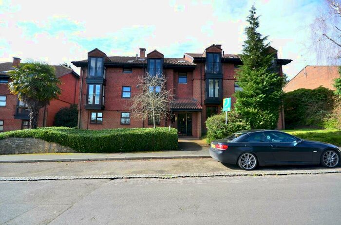 1 Bedroom Flat To Rent In Midhope Road, Mount Hermon, Woking, GU22