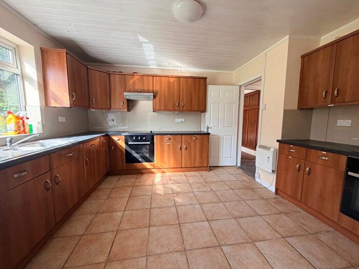 5 Bedroom Semi-Detached House To Rent In Ferrers Road, Wheatley, DN2