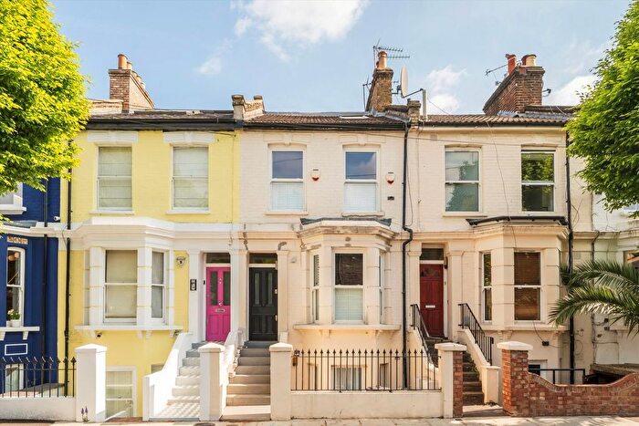 3 Bedroom Flat To Rent In Tadmor Street, Shepherds Bush, W12