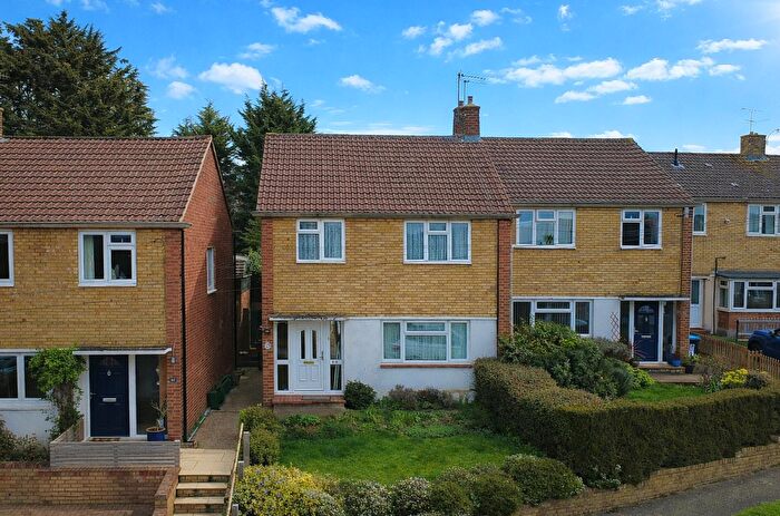 3 Bedroom Semi Detached House For Sale In Stonelea Road, Bennetts End, Hemel Hempstead, HP3