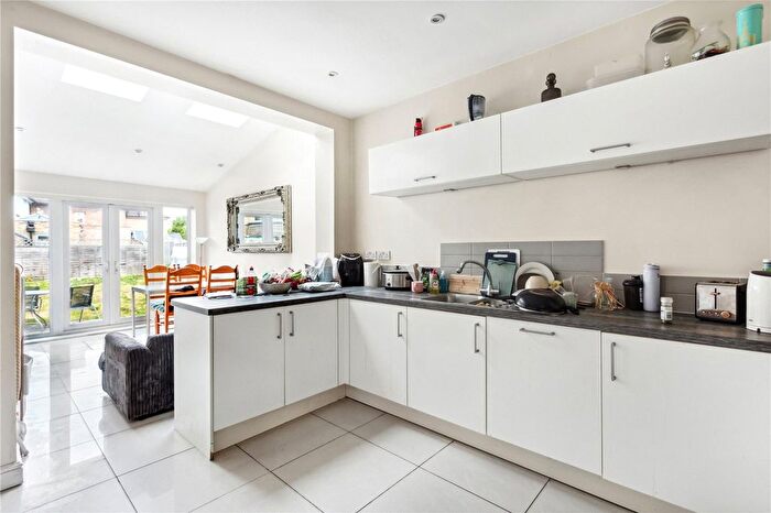 3 Bedroom End Of Terrace House For Sale In Fountain Road, London, SW17