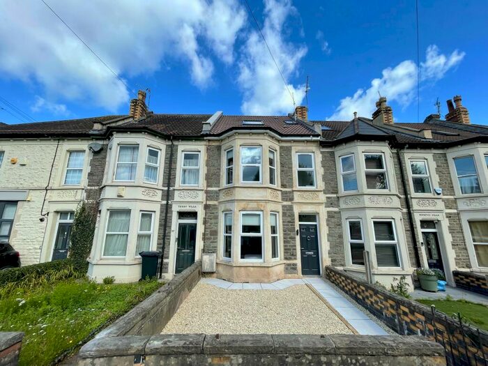 6 Bedroom Terraced House To Rent In Downend Road, Fishponds, Bristol, BS16