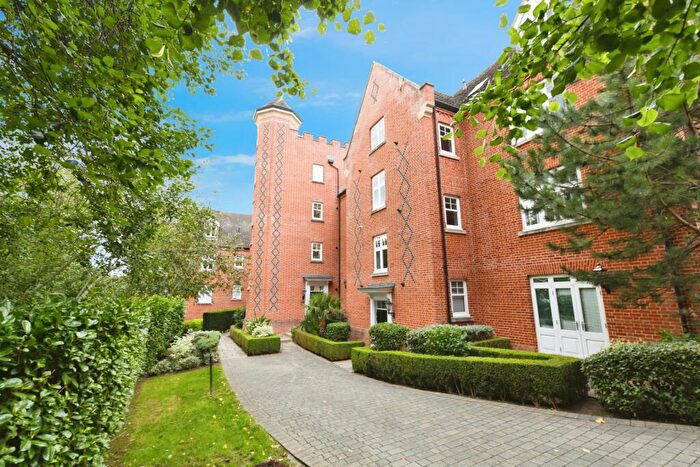 2 Bedroom Flat For Sale In The Galleries, Warley, Brentwood, Essex, CM14