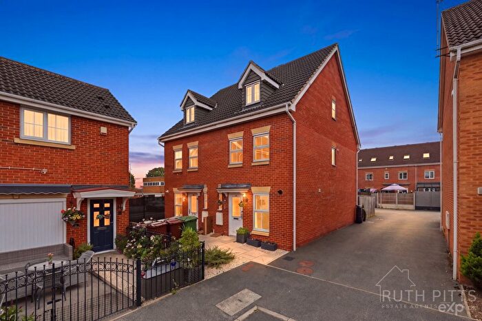 3 Bedroom Semi-detached House For Sale In Cherry Tree Walk, Knottingley, WF11