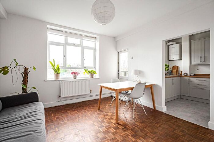 2 Bedroom Apartment For Sale In Homerton Road, London, E9