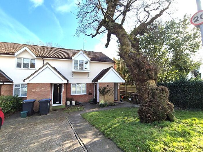 2 Bedroom Maisonette To Rent In Five Oaks, Sandifield, Hatfield, Hertfordshire, AL10