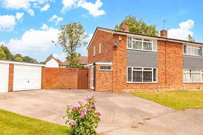 3 Bedroom Semi-Detached House For Sale In St. Johns Meadow, Blindley Heath, RH7