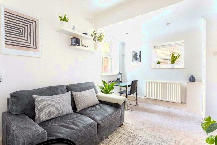 1 Bedroom Apartment To Rent In Kidbrooke Grove, Blackheath, SE3