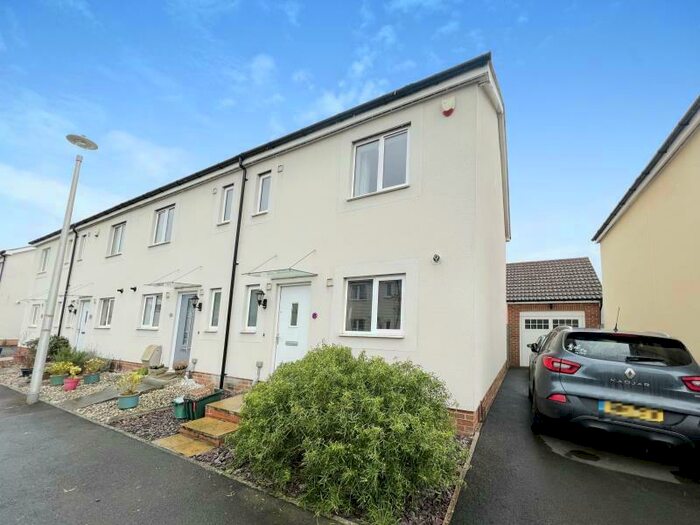 3 Bedroom Terraced House To Rent In Wren Gardens - Portishead, BS20