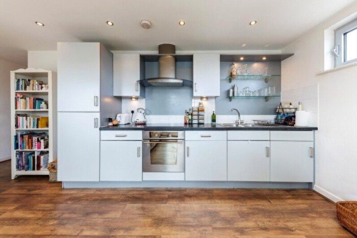 2 Bedroom Apartment For Sale In Balmes Road, London, N1
