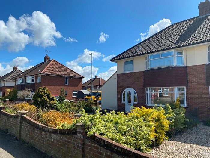 3 Bedroom Semi Detached House For Sale In Swanton Road, Dereham, NR19