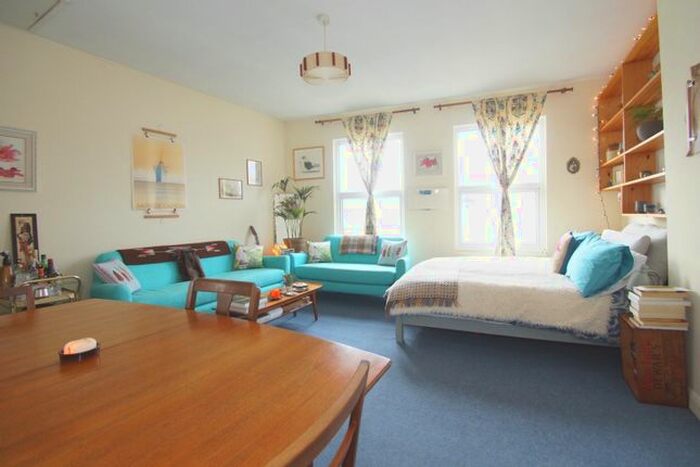 Studio To Rent In Hichisson Road, London, SE15