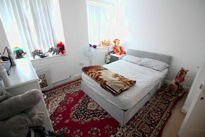 2 Bedroom End Of Terrace House To Rent In Bridge Road, Hounslow TW3