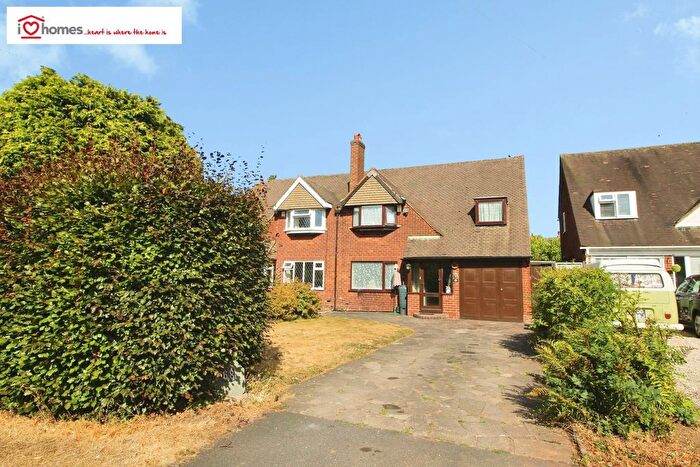 3 Bedroom Semi-Detached House For Sale In Birmingham Road, Aldridge, WS9