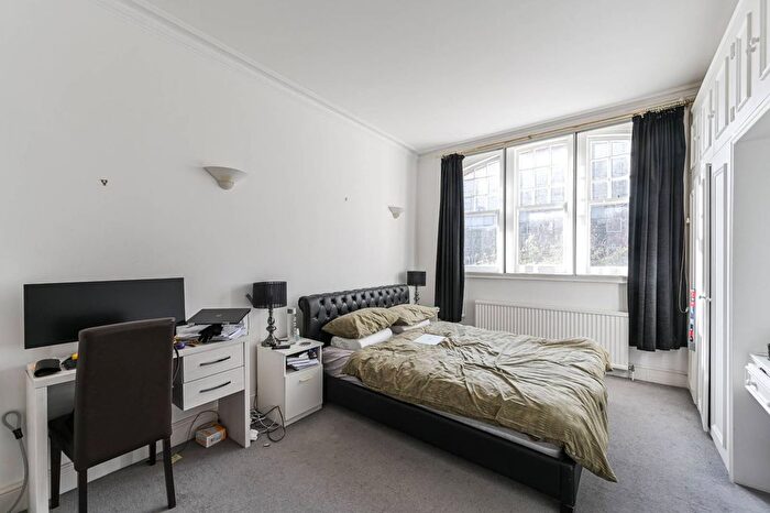 2 Bedroom Flat To Rent In Vauxhall Bridge Road, Westminster, London, SW1V
