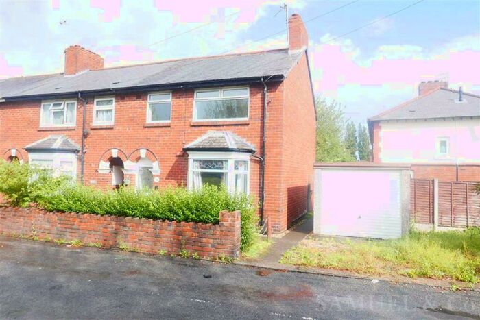 3 Bedroom End Of Terrace House To Rent In Hayes Crescent, Oldbury, B68