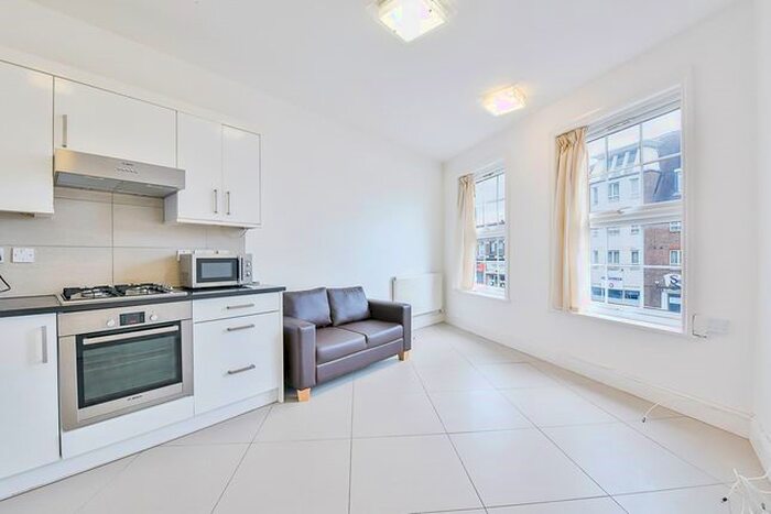 2 Bedroom Flat To Rent In Very Near The Uxbridge Road Area, Ealing Common, W5