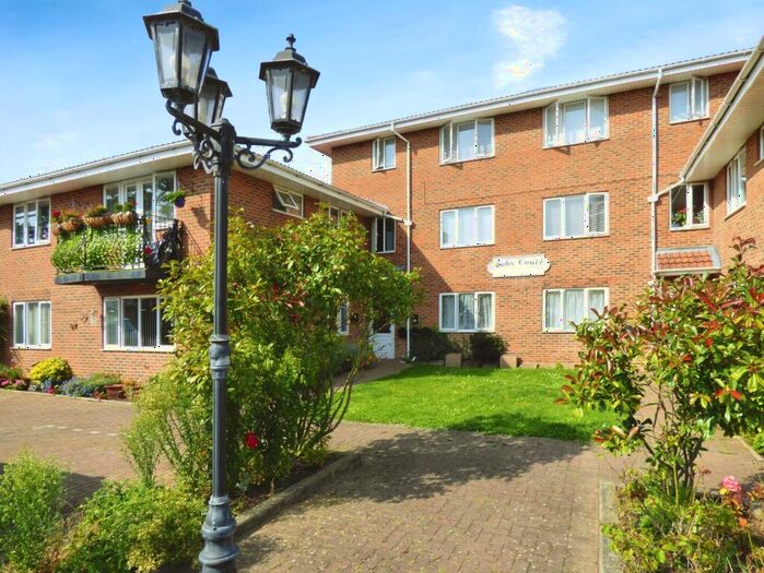 2 Bedroom Flat To Rent In Ruby Court, Leigh On Sea, SS9