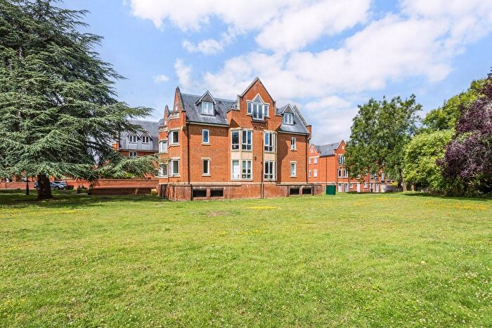 3 Bedroom Flat To Rent In Longbourn, Windsor, SL4