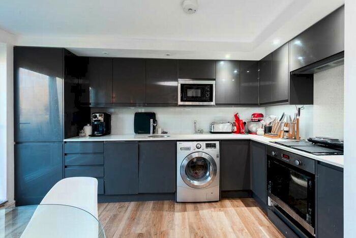 2 Bedroom Flat For Sale In Parkview Apartments, Brookmill Road, London, SE8