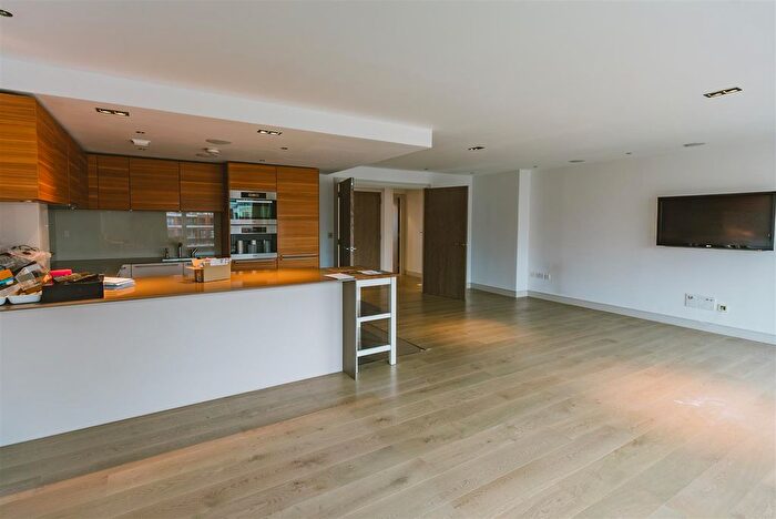 2 Bedroom Flat For Sale In Park Street, London, SW6