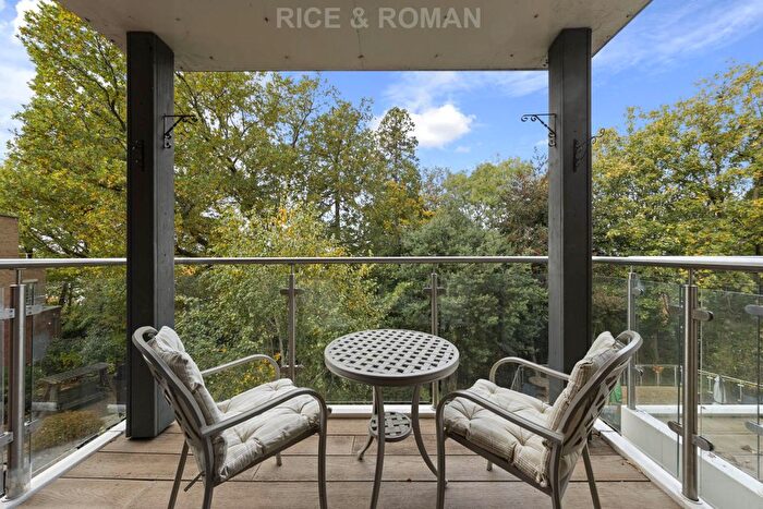 2 Bedroom Flat For Sale In Austin Place, Weybridge, KT13