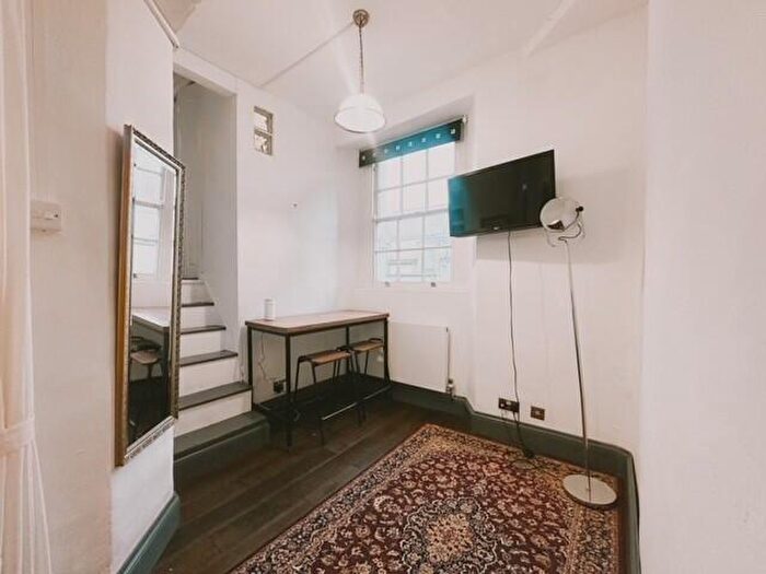 Studio To Rent In Lansdown Place, Clifton, BS8 - Photo 3