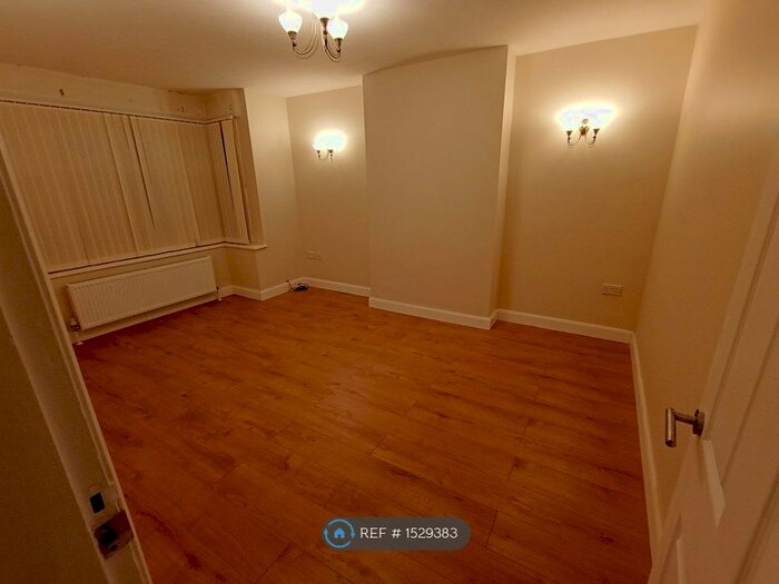 3 Bedroom Semi-Detached House To Rent In Ingram Road, Nottingham, NG6