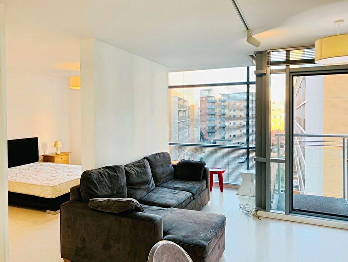 1 Bedroom Flat To Rent In Ingram Street, Leeds, West Yorkshire, LS11