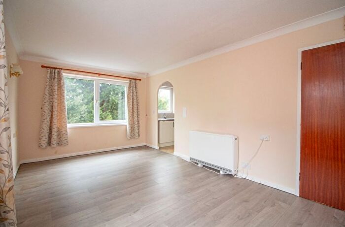 1 Bedroom Flat For Sale In Homewater House, Hulbert Road, Waterlooville, PO7