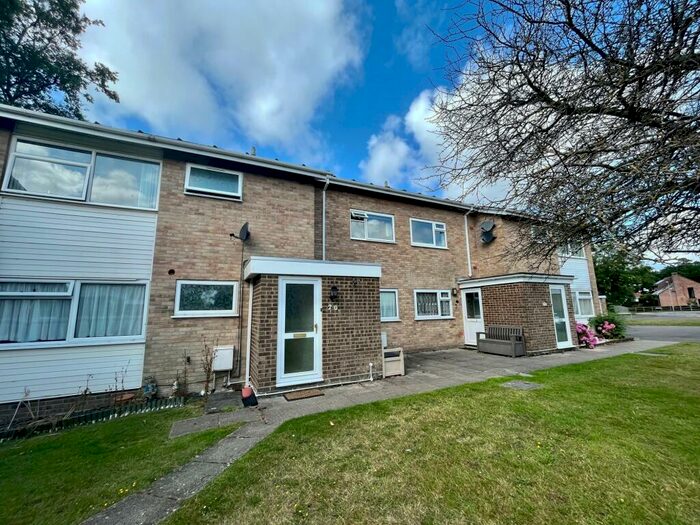 2 Bedroom Apartment To Rent In Rowan Drive, Christchurch, BH23