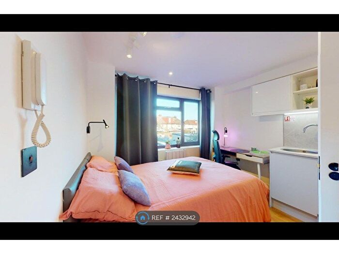 Studio To Rent In Court Way, London, W3