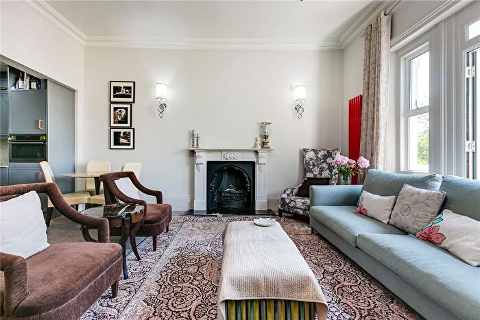 3 Bedroom Flat To Rent In Redcliffe Gardens, London, SW10