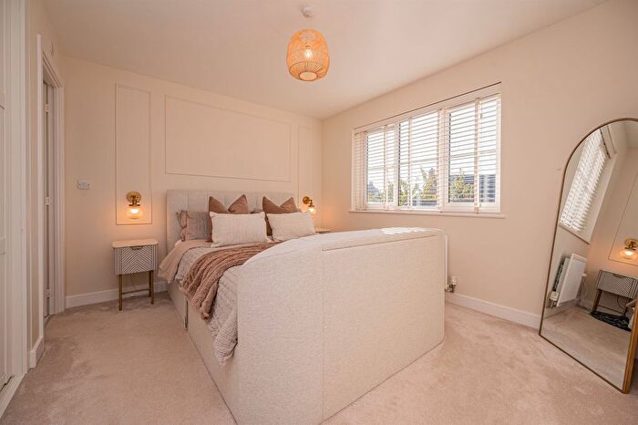 4 Bedroom Detached House For Sale In Oakwood Close, Desborough, Kettering, NN14