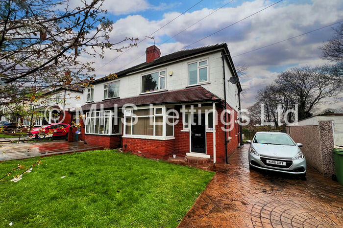 4 Bedroom Semi-Detached House To Rent In Dennistead Crescent, Leeds, LS6