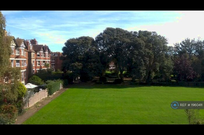 3 Bedroom Flat To Rent In Earls Avenue, Folkestone, CT20