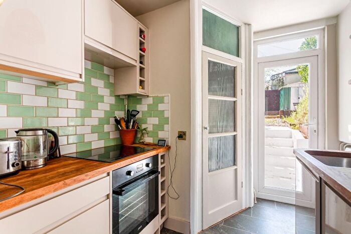 1 Bedroom Flat To Rent In Coombe Road, Brighton, BN2