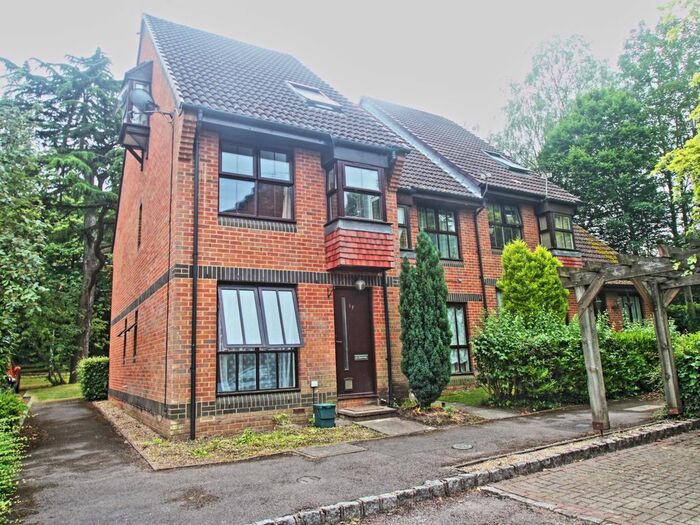 1 Bedroom Flat To Rent In Badgers Close, Woking, GU21