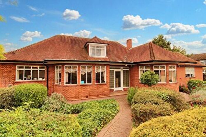 4 Bedroom Bungalow For Sale In Heath Drive, Gidea Park, RM2
