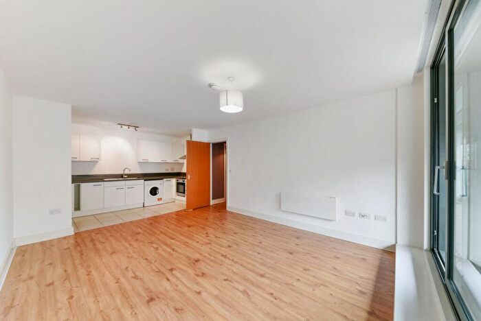 2 Bedroom Flat For Sale In Gowers Walk, Whitechapel, London, E1