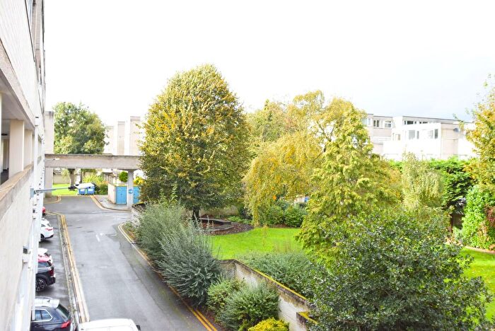 2 Bedroom Flat To Rent In Mountbatten Square, Windsor, Berkshire, SL4